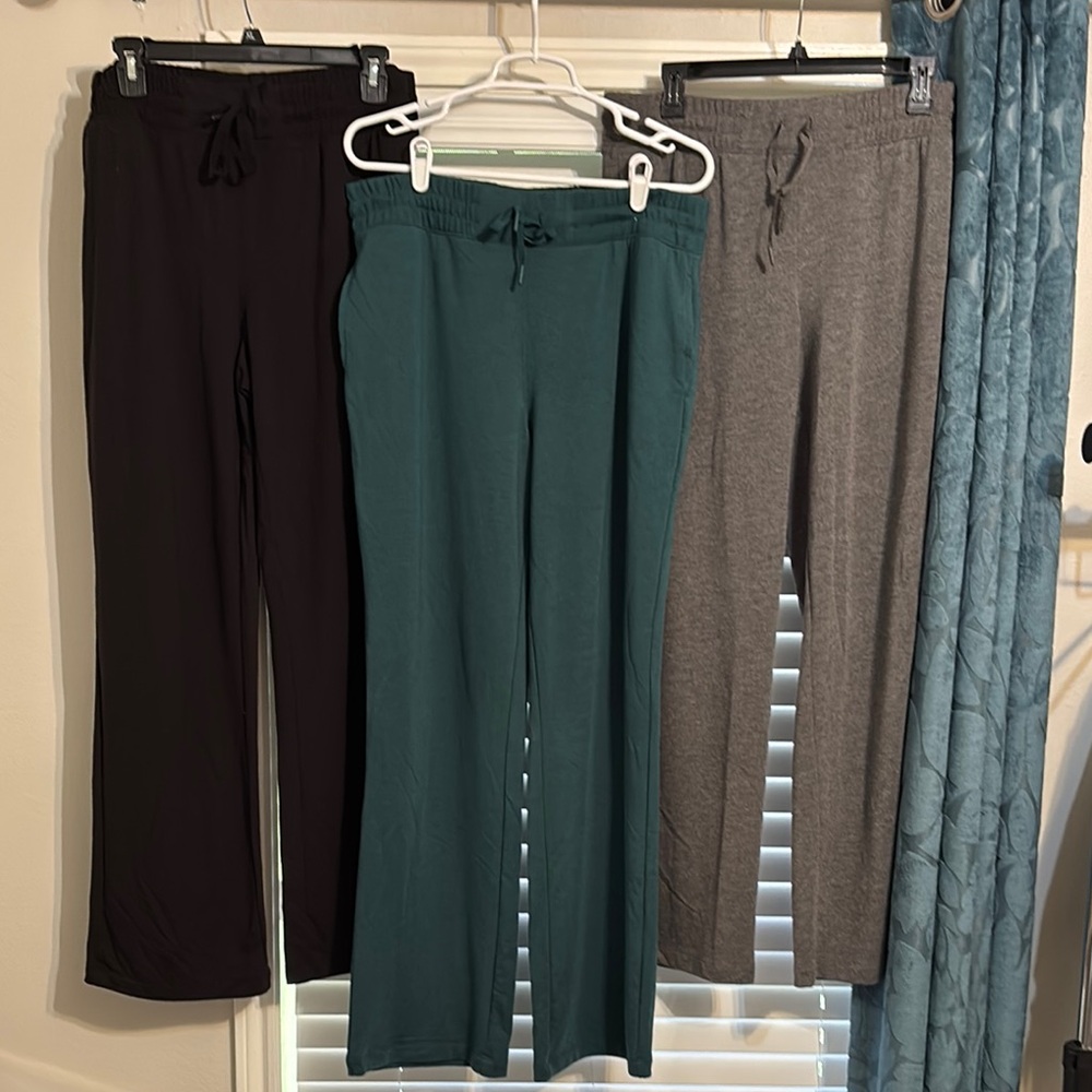 Women's Tek Gear On-The-Go Black, Night Green, and Gray Pants Set